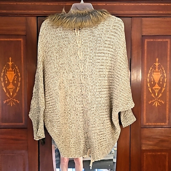 Sweater - Picture 4 of 5